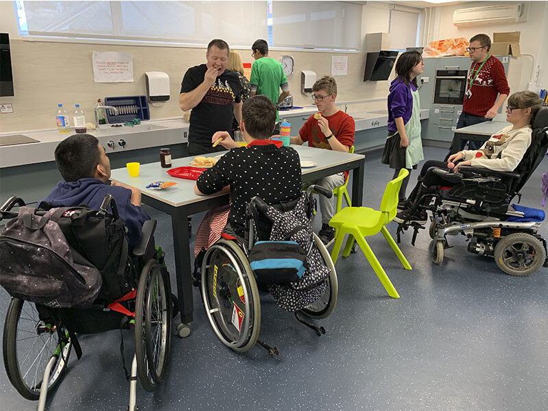 4single table for wheelchair users
